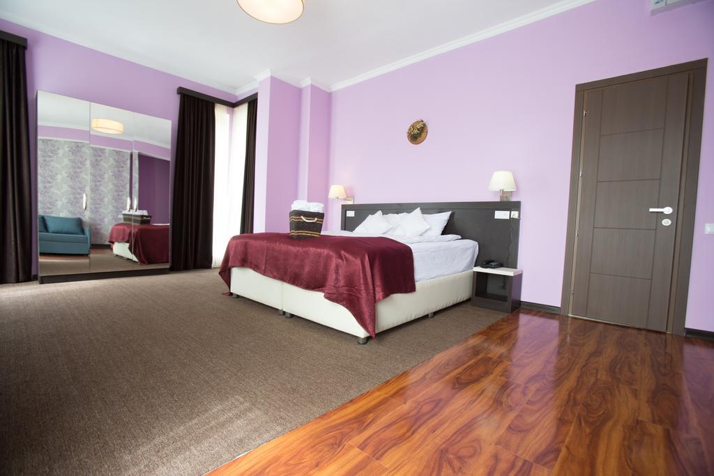 Hotel The One Boutique Tbilisi Esterno foto