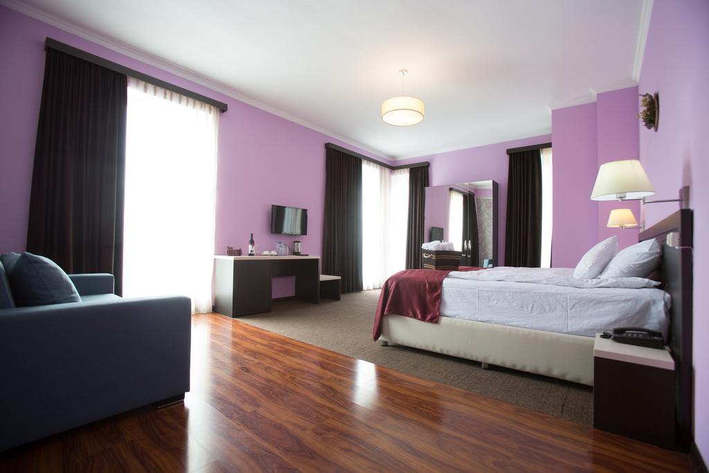 Hotel The One Boutique Tbilisi Esterno foto