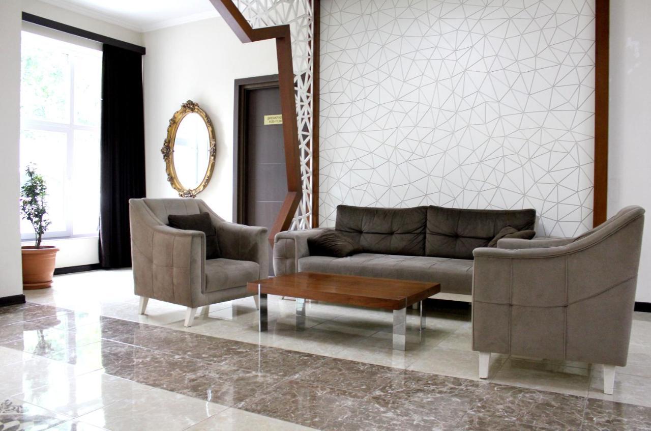 Hotel The One Boutique Tbilisi Esterno foto